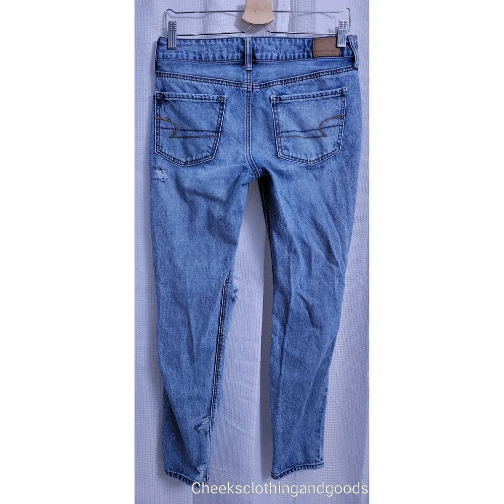 American Eagle Tomgirl Distressed Light Wash Button Fly Jeans size 4 Regular